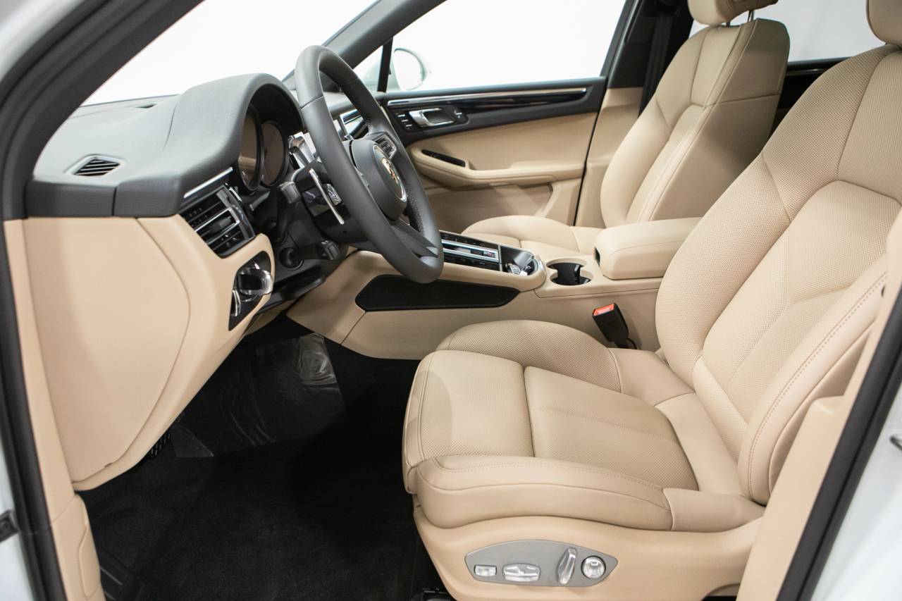 Thumbnail: 2026 Porsche Macan - 23