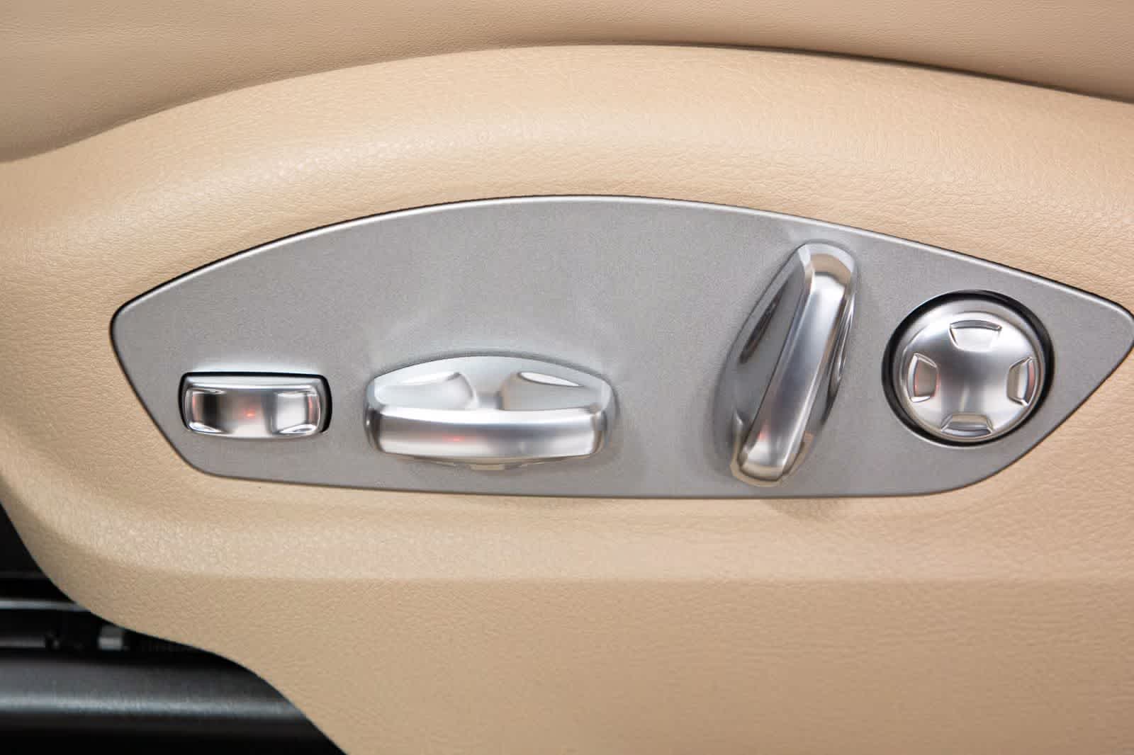 Thumbnail: 2026 Porsche Macan - 24