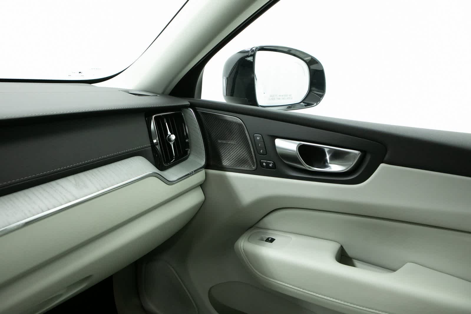 Thumbnail: 2024 Volvo XC60 - 24