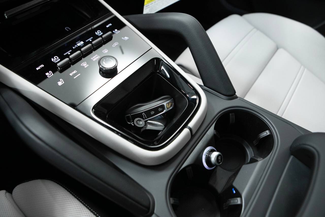 Thumbnail: 2026 Porsche Cayenne - 30