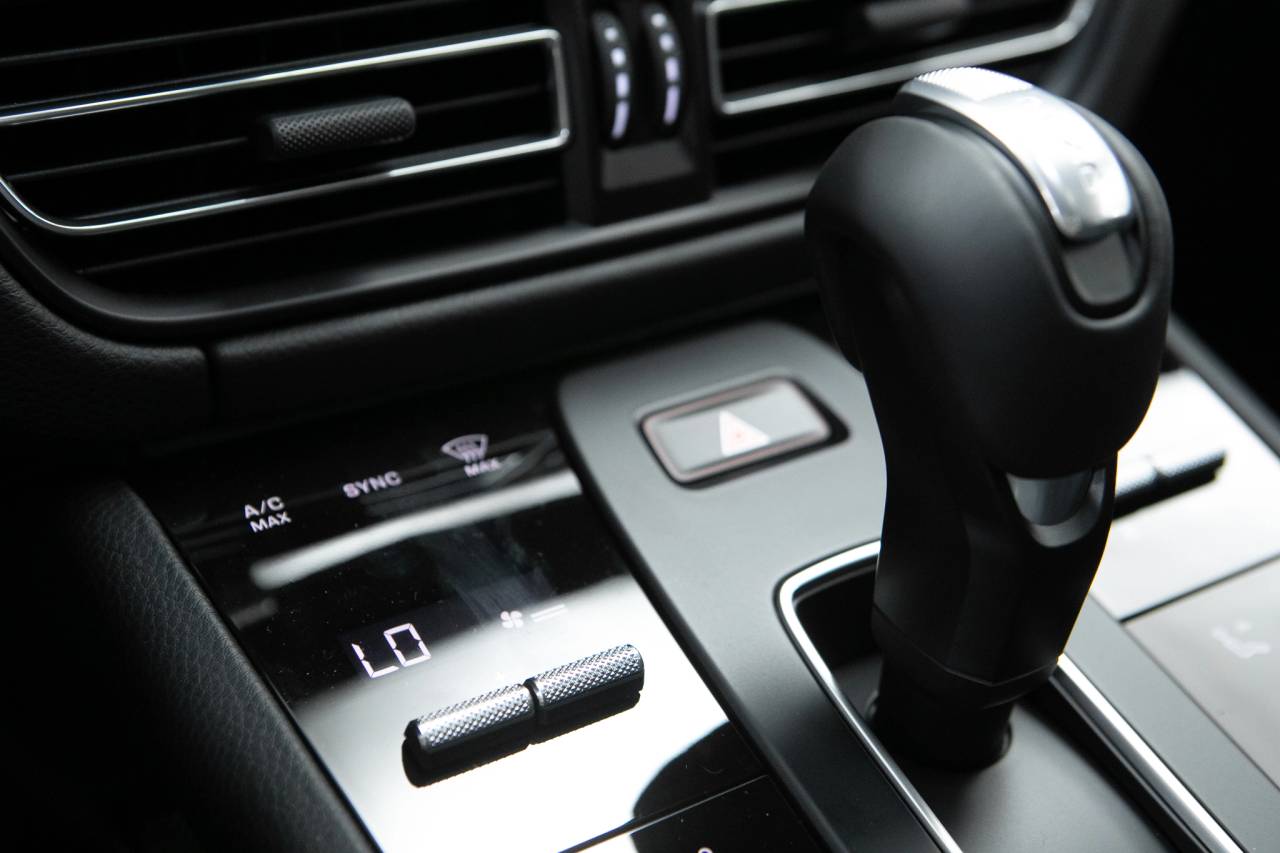 Thumbnail: 2026 Porsche Macan - 27