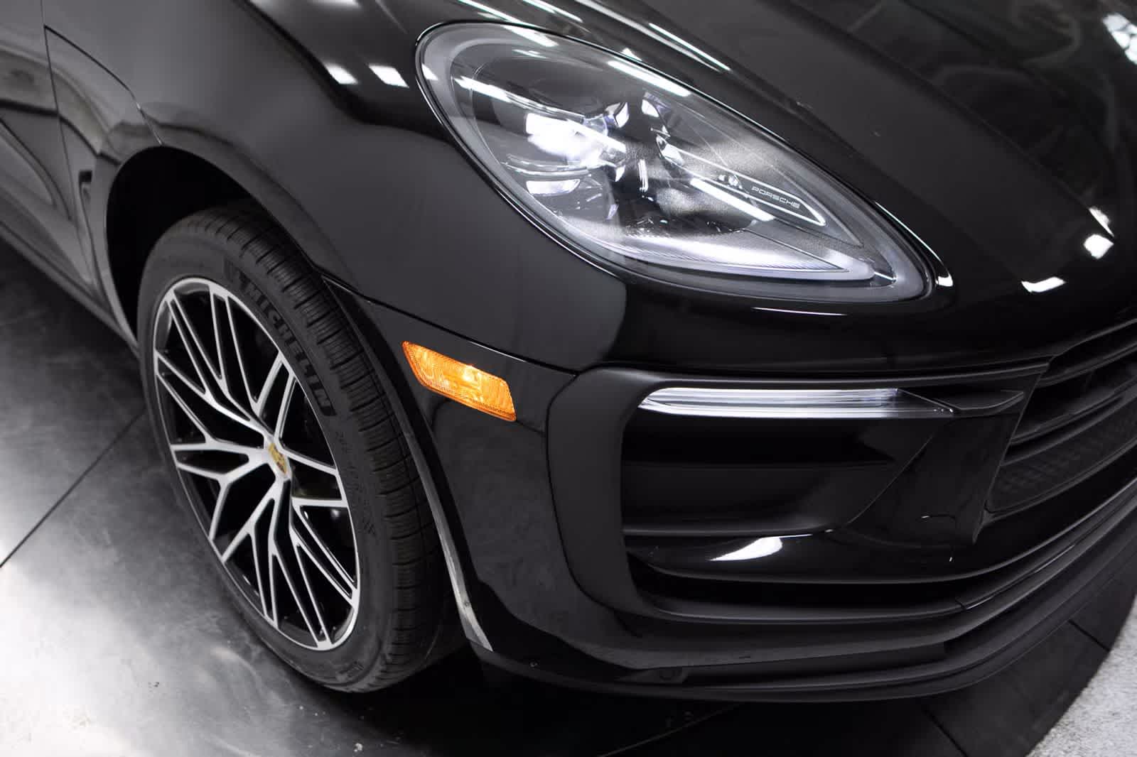 Thumbnail: 2026 Porsche Macan - 12
