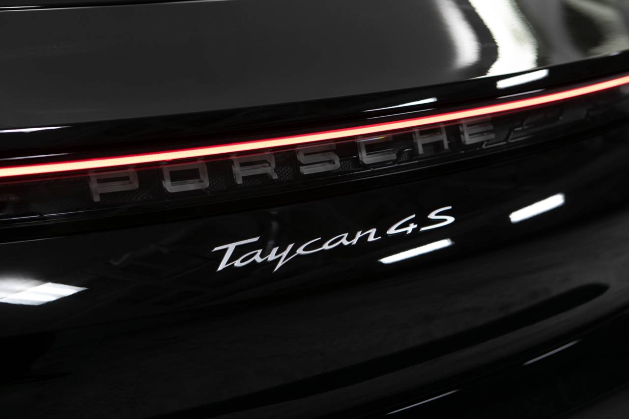 Thumbnail: 2026 Porsche Taycan - 16