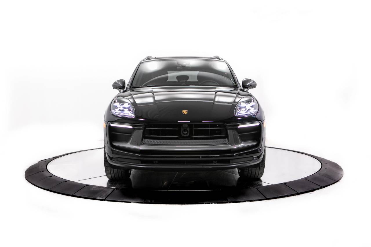 Thumbnail: 2026 Porsche Macan - 10
