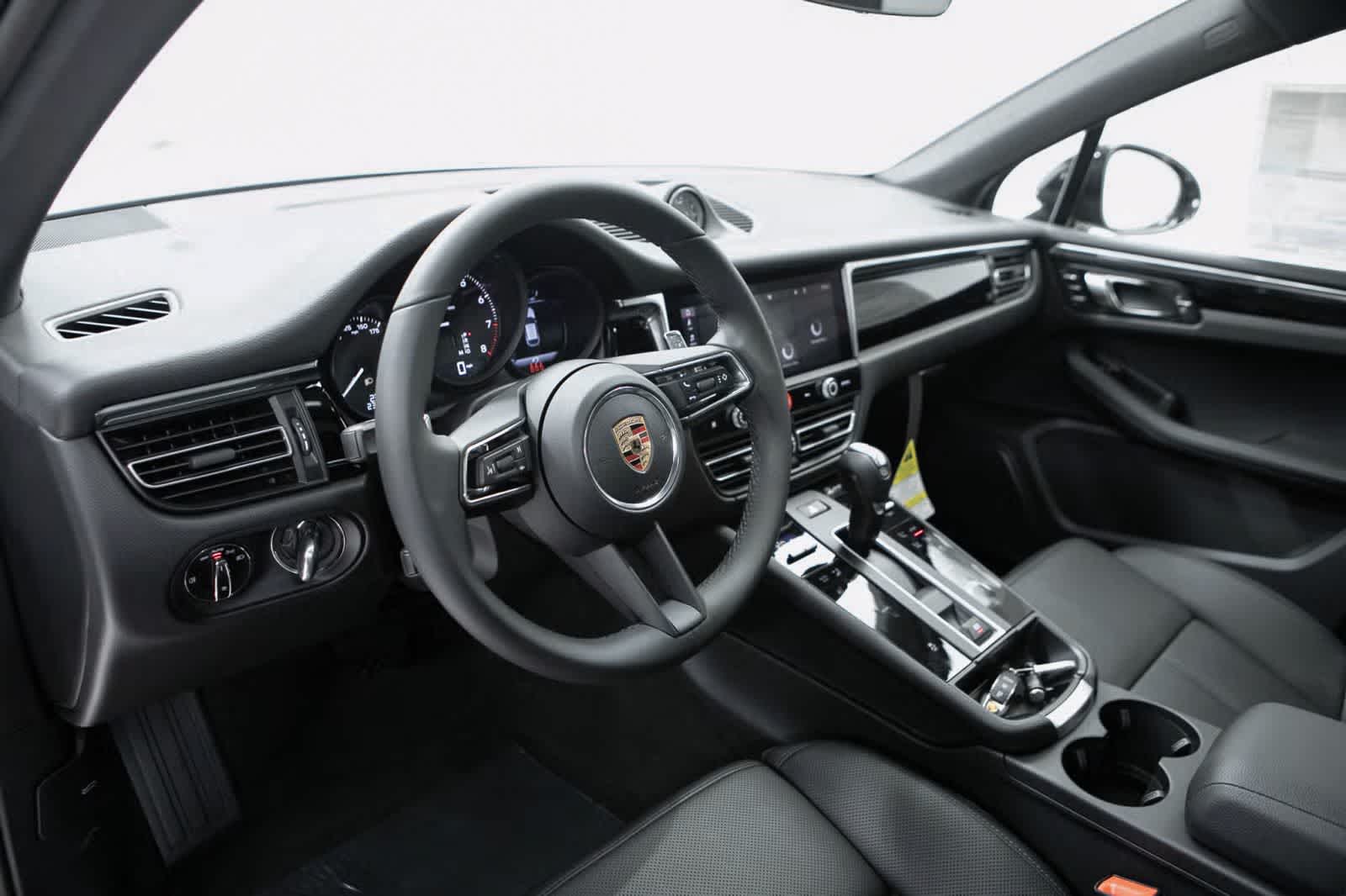 Thumbnail: 2026 Porsche Macan - 5