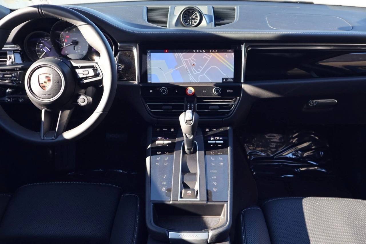 Thumbnail: 2026 Porsche Macan - 21