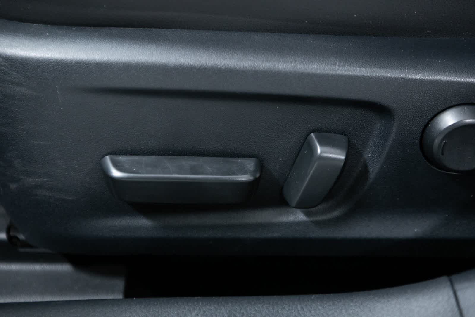 Thumbnail: 2019 Lexus IS - 17