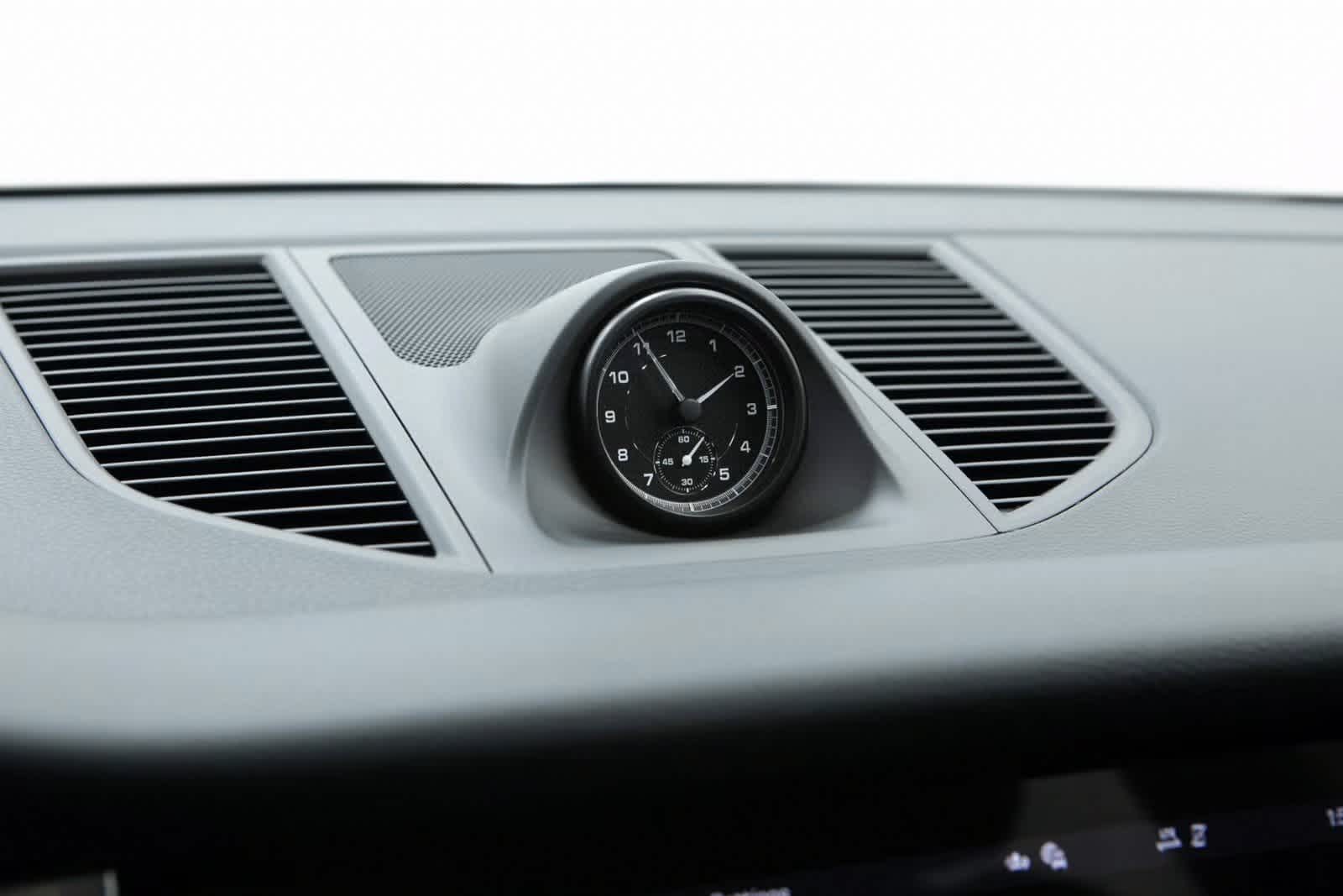 Thumbnail: 2025 Porsche Macan - 25