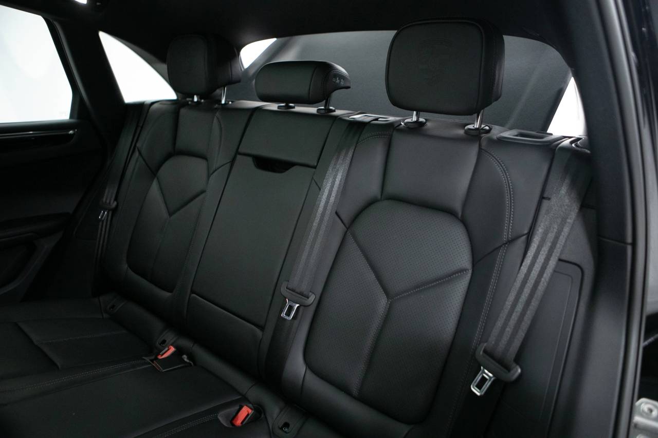 Thumbnail: 2026 Porsche Macan - 37