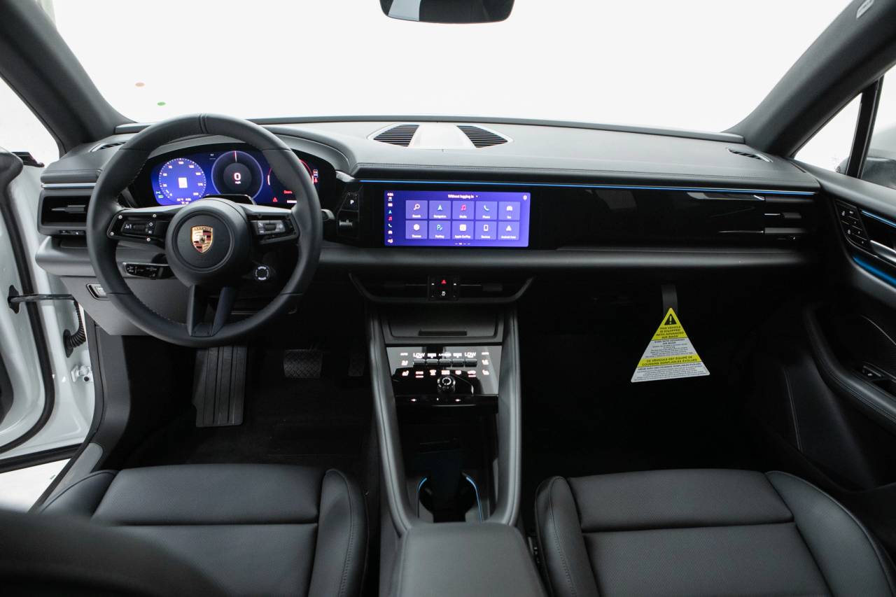 Thumbnail: 2026 Porsche Macan - 20