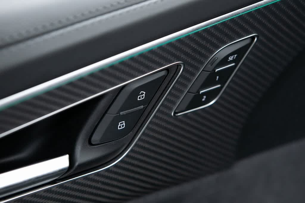 Thumbnail: 2023 Audi RS Q8 - 15