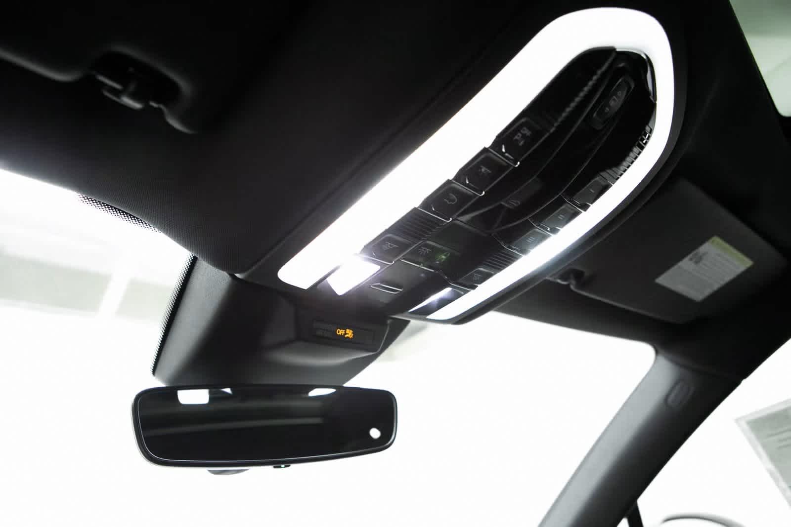 Thumbnail: 2025 Porsche Macan - 23