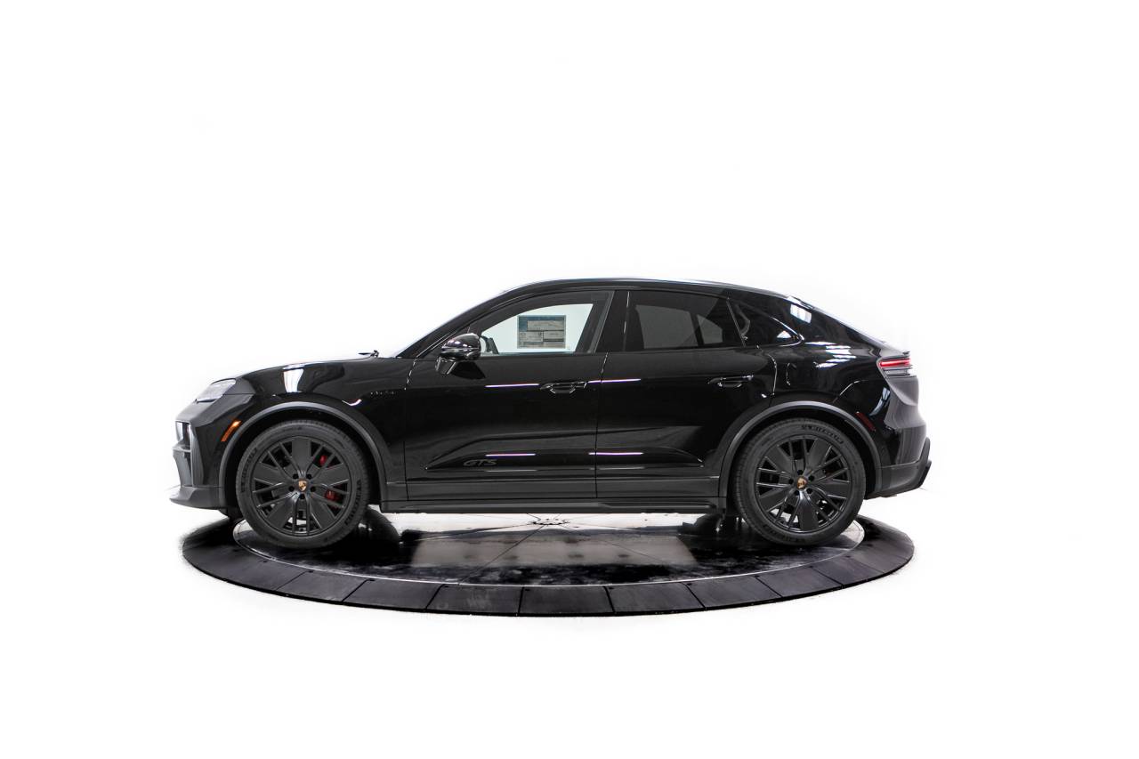 Thumbnail: 2026 Porsche Macan - 2