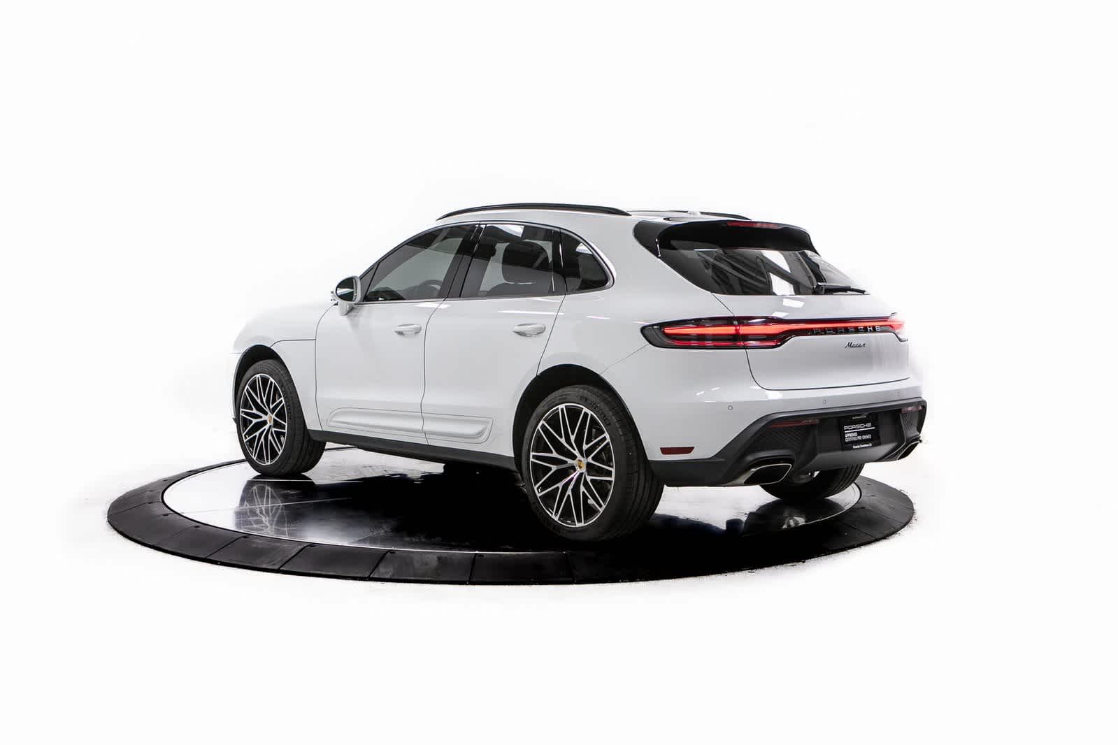 Thumbnail: 2024 Porsche Macan - 3