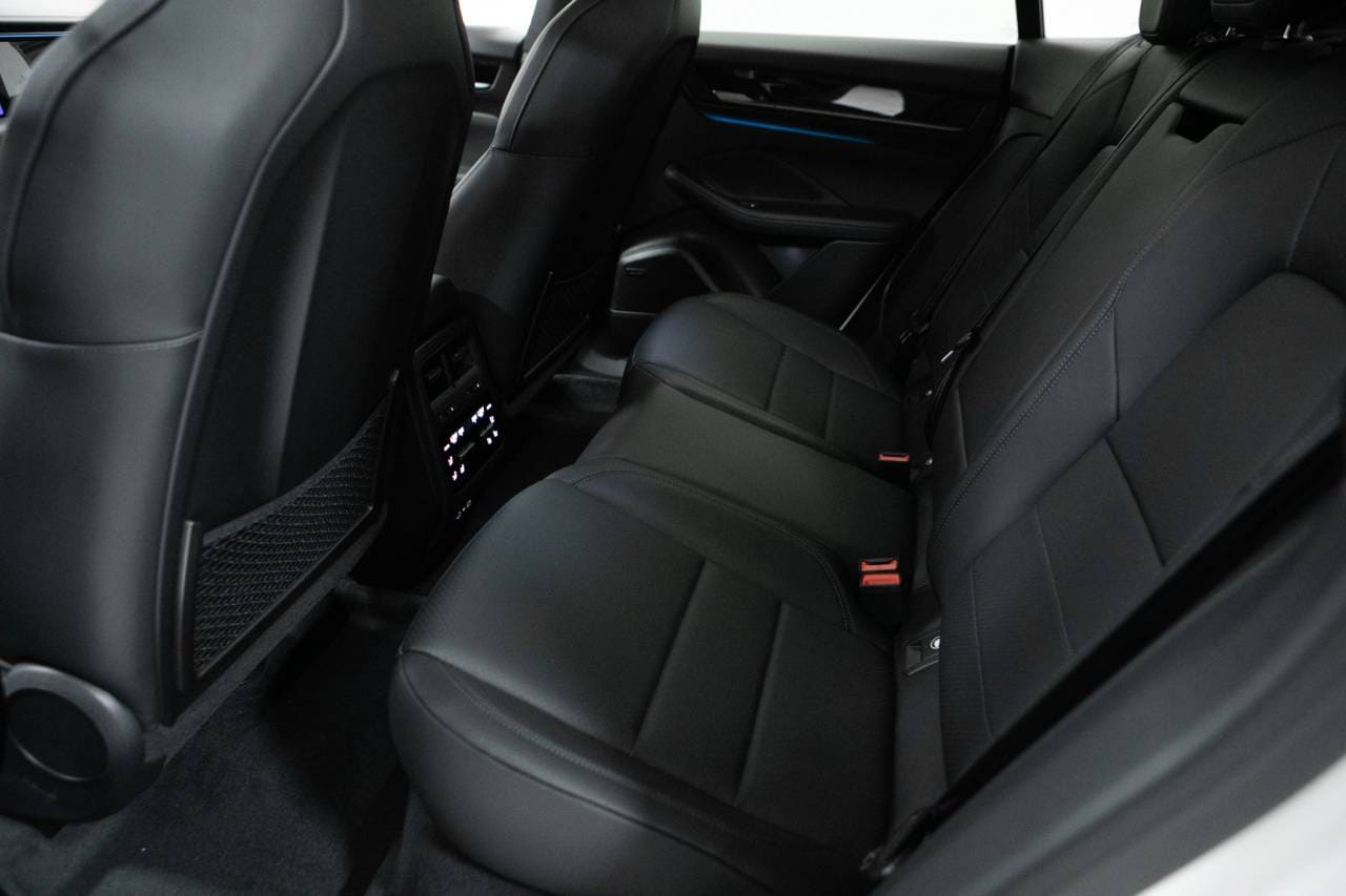 Thumbnail: 2026 Porsche Macan - 34