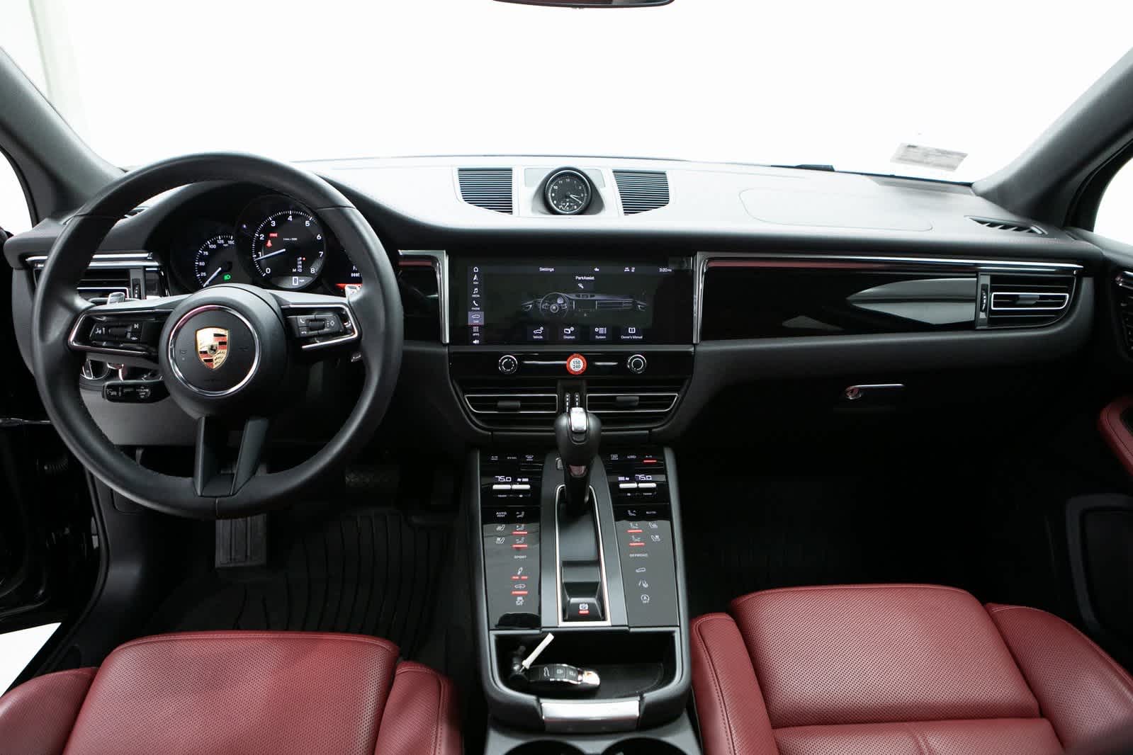 Thumbnail: 2025 Porsche Macan - 15