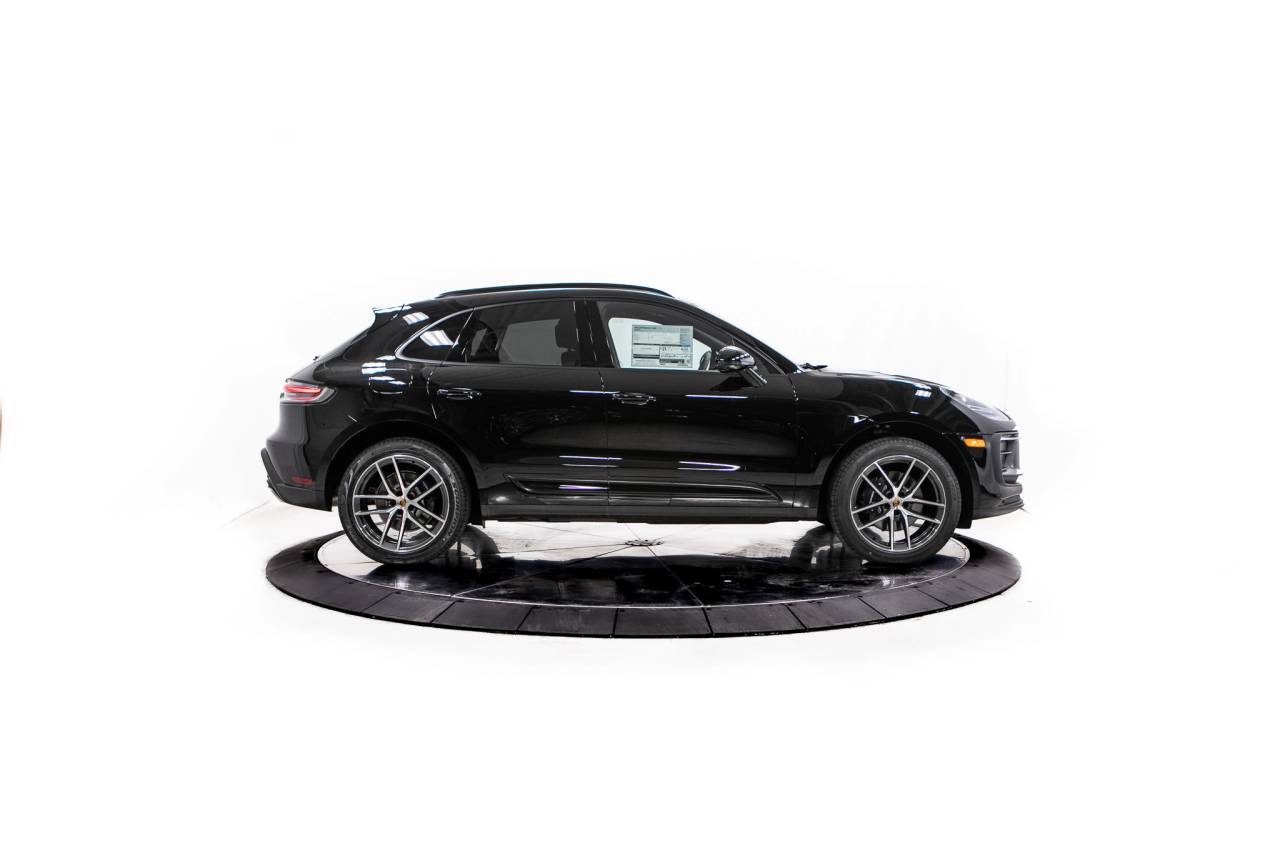 Thumbnail: 2026 Porsche Macan - 8