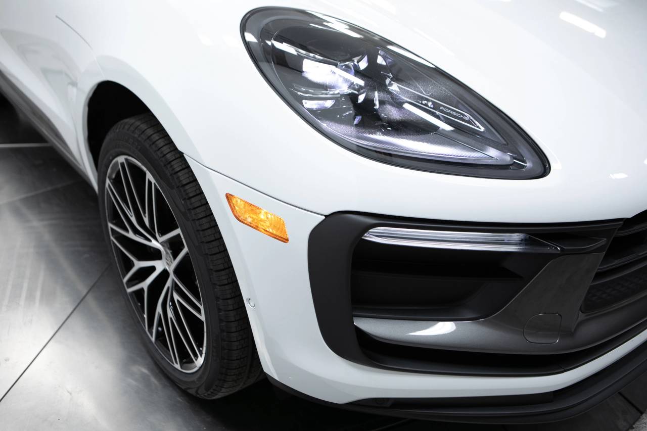 Thumbnail: 2026 Porsche Macan - 12