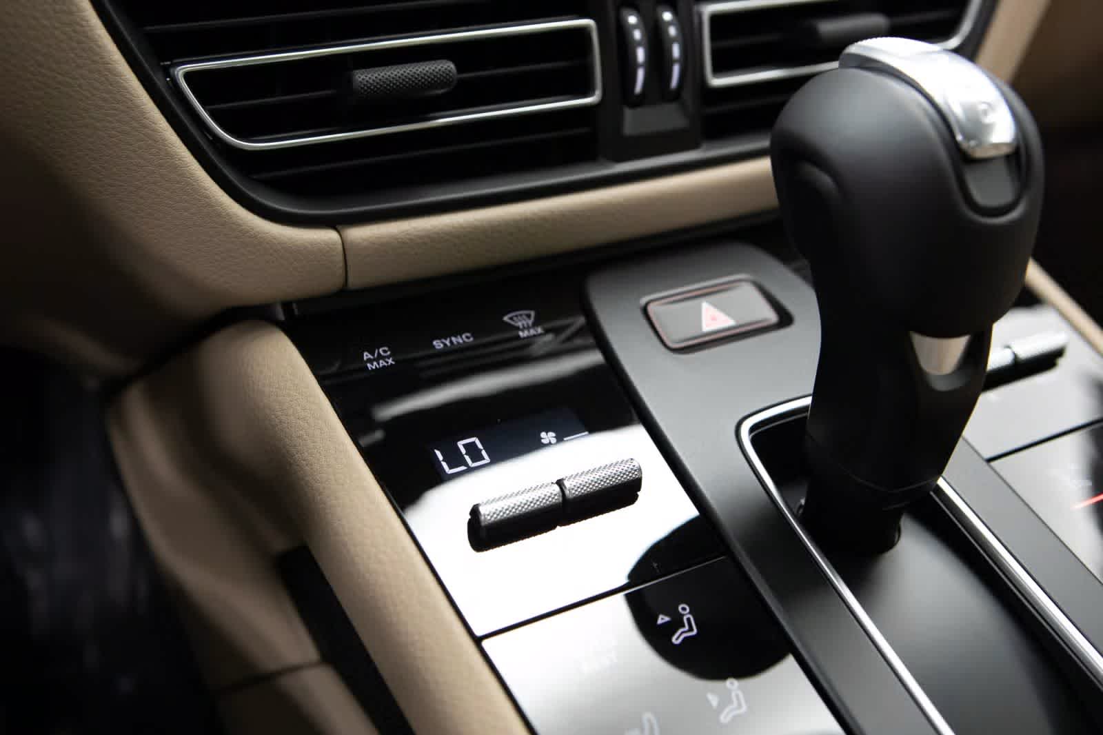 Thumbnail: 2026 Porsche Macan - 27