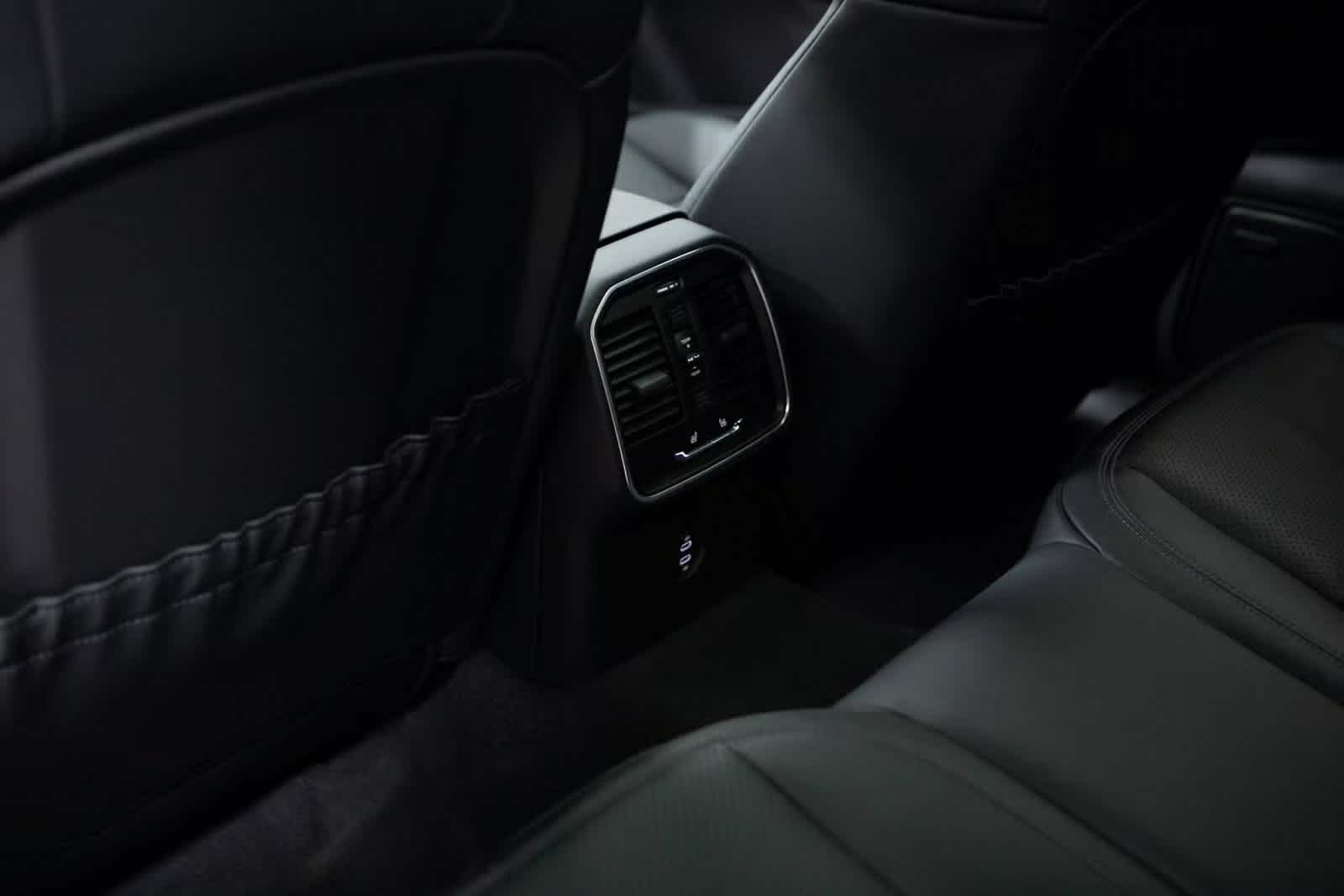 Thumbnail: 2025 Porsche Macan - 27