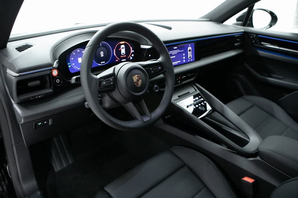 Thumbnail: 2025 Porsche Macan - 4
