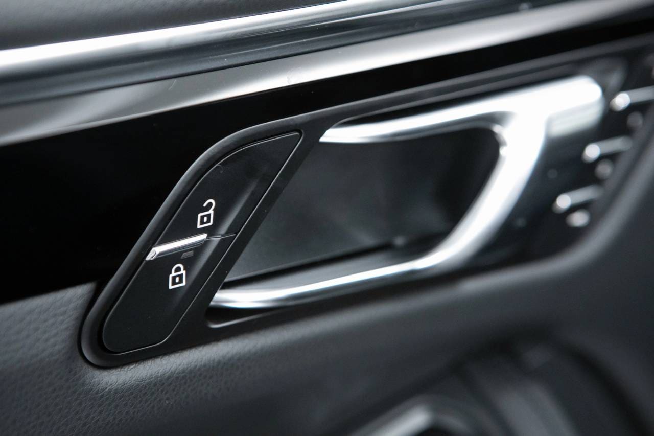 Thumbnail: 2026 Porsche Macan - 24