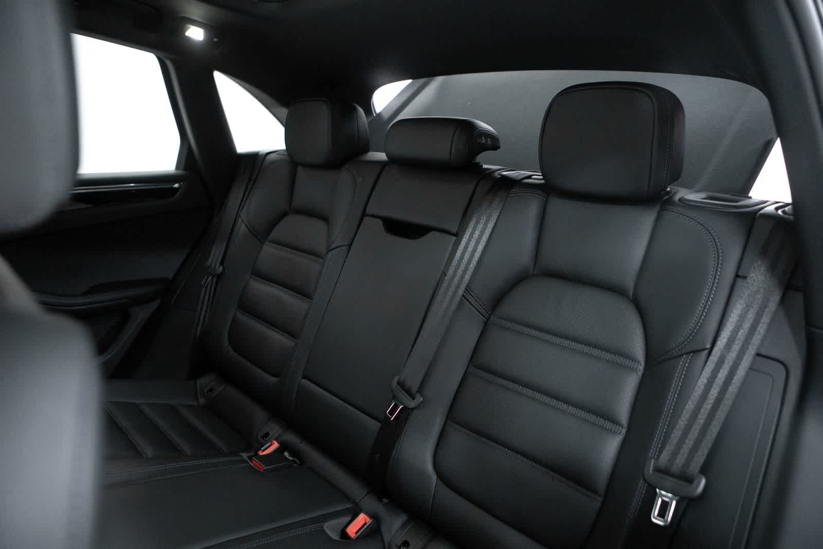 Thumbnail: 2026 Porsche Macan - 38