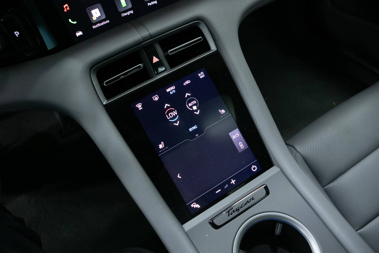 Thumbnail: 2025 Porsche Taycan - 29