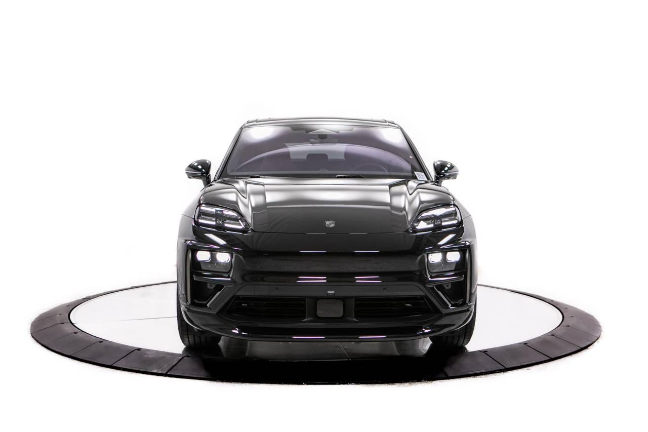 Thumbnail: 2026 Porsche Macan - 10