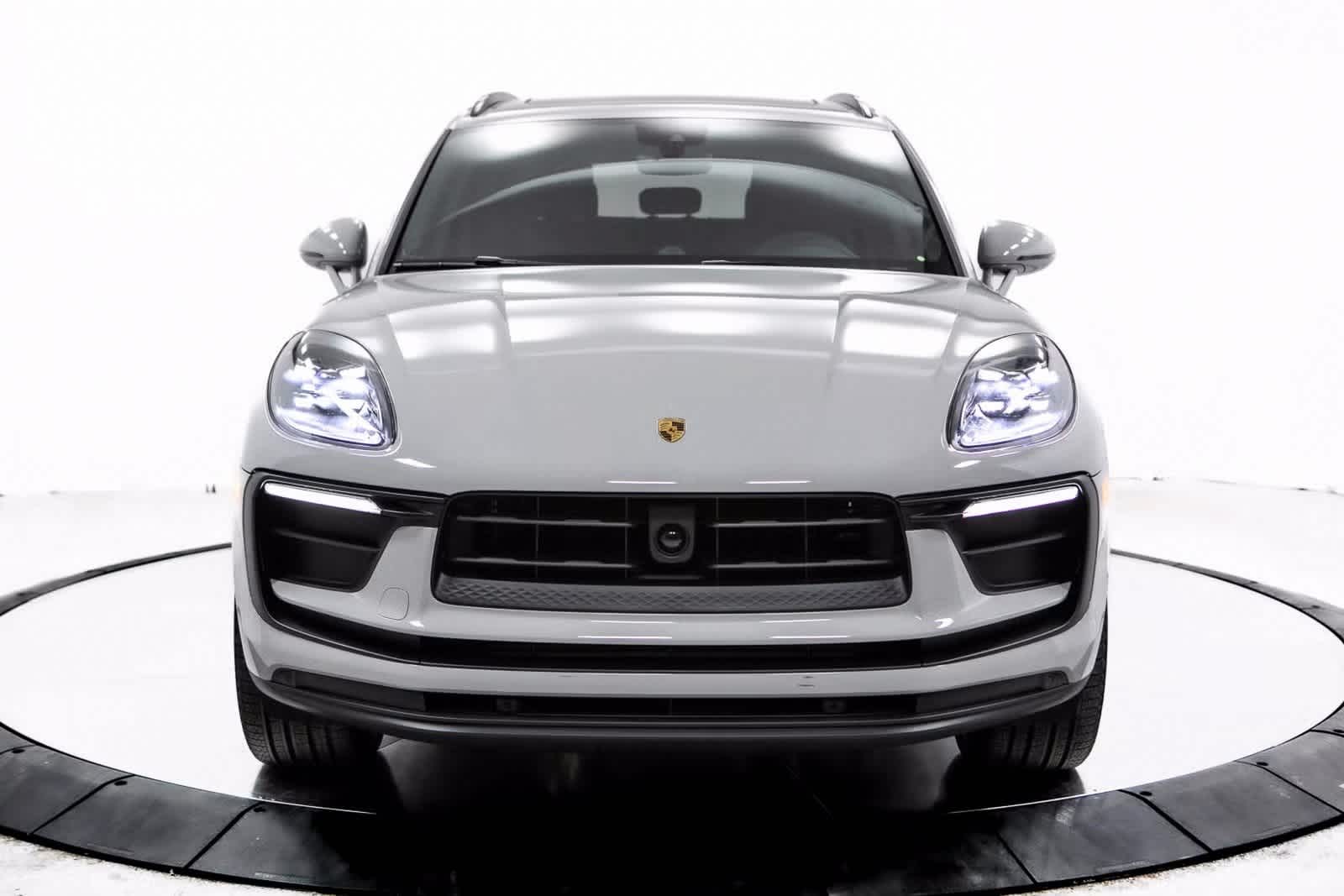 Thumbnail: 2025 Porsche Macan - 10