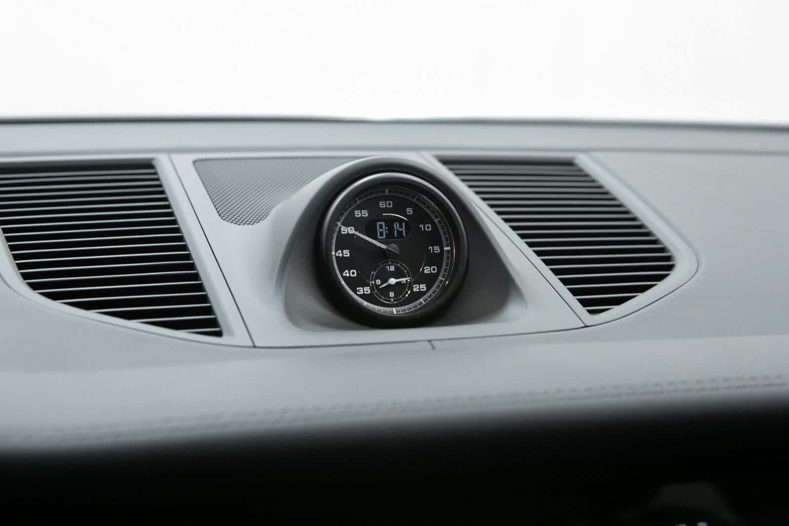 Thumbnail: 2025 Porsche Macan - 25