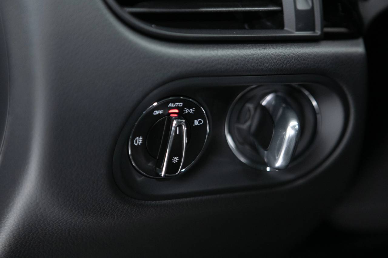 Thumbnail: 2026 Porsche Macan - 27