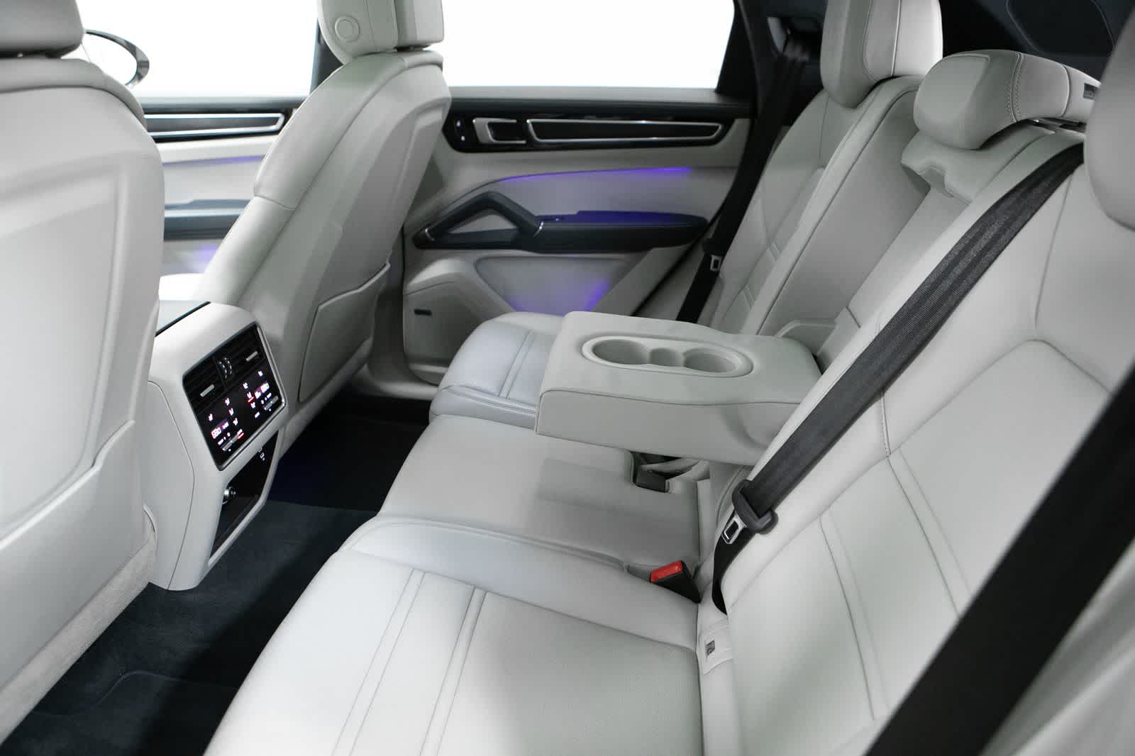 Thumbnail: 2023 Porsche Cayenne - 35