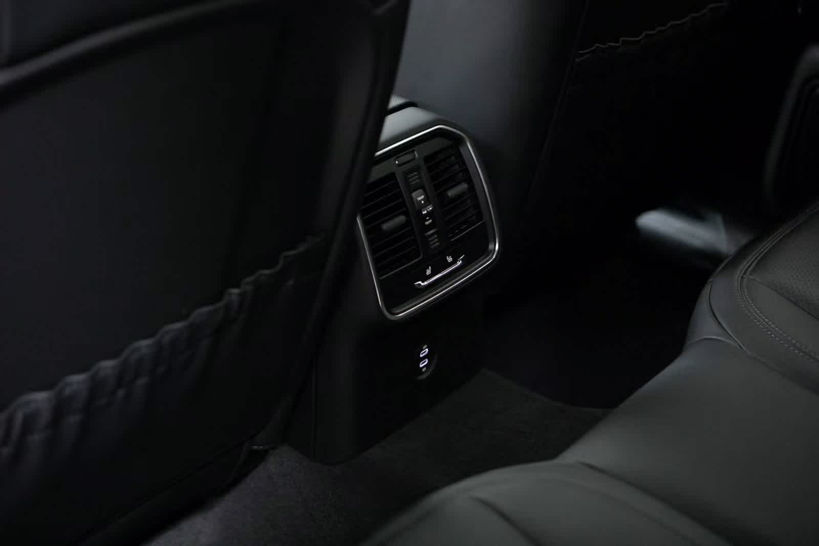 Thumbnail: 2025 Porsche Macan - 28