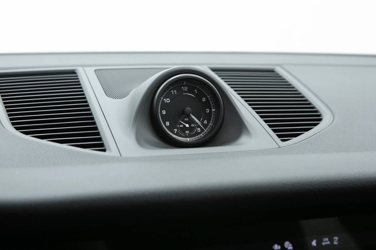 Thumbnail: 2026 Porsche Macan - 30