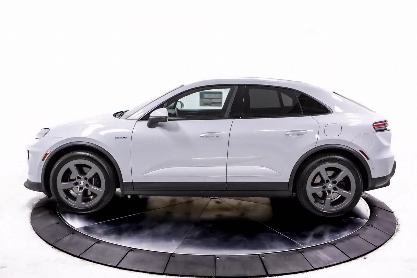 Thumbnail: 2025 Porsche Macan - 2