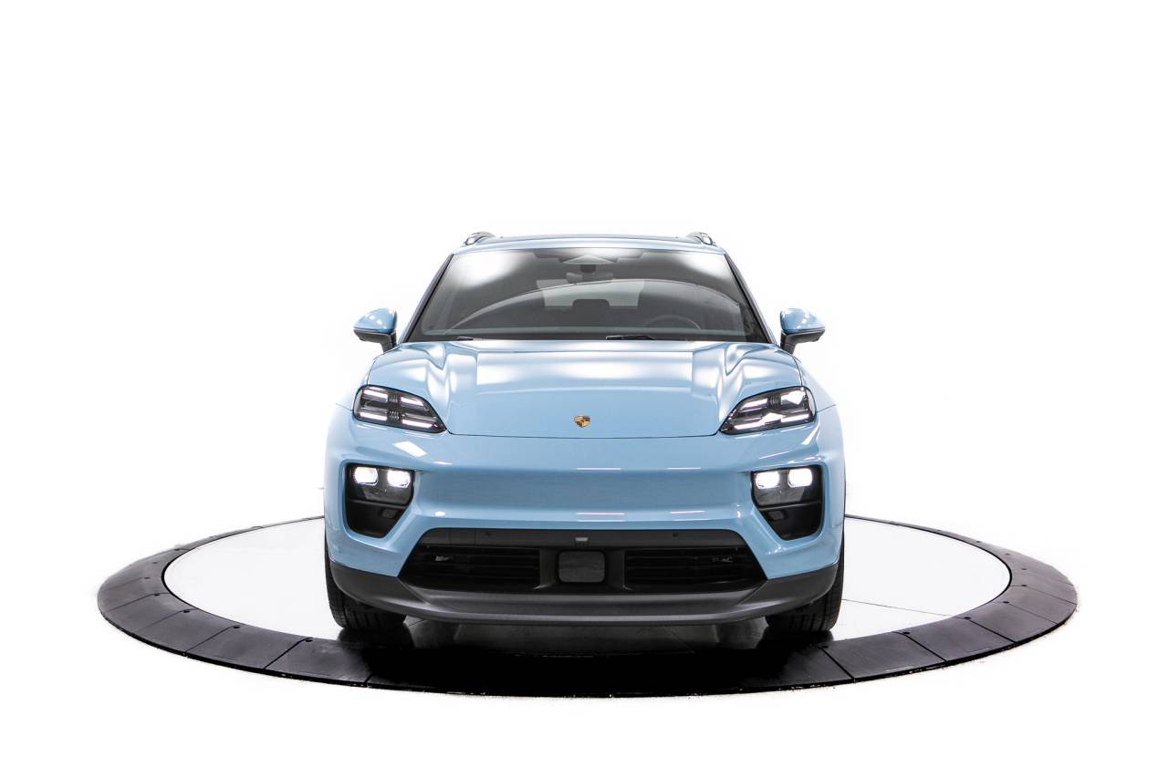 Thumbnail: 2026 Porsche Macan - 10