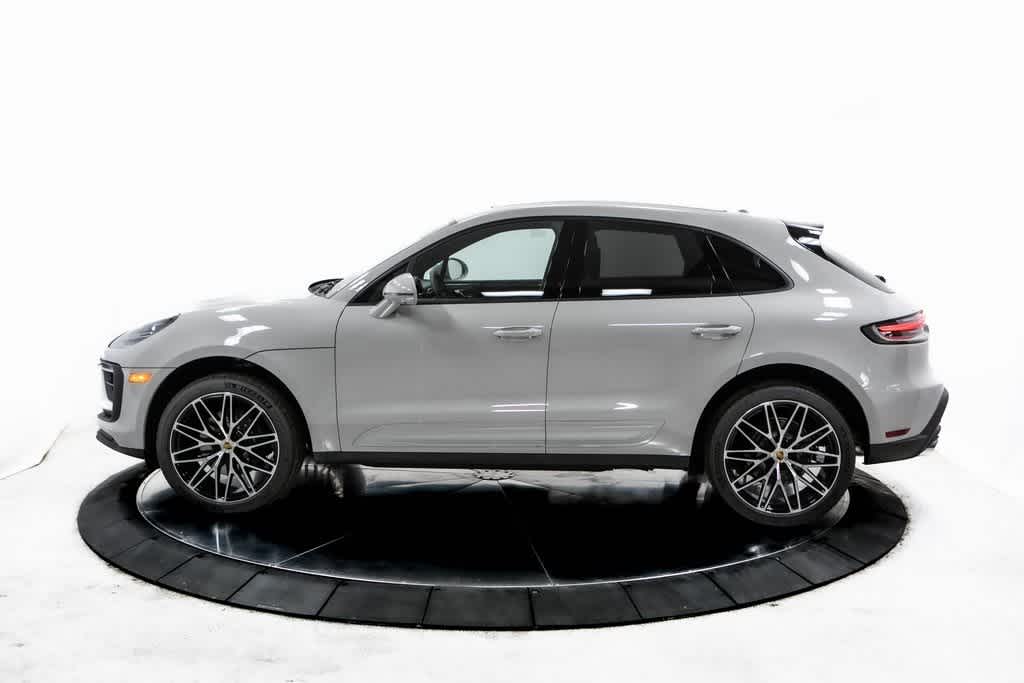 Thumbnail: 2025 Porsche Macan - 2