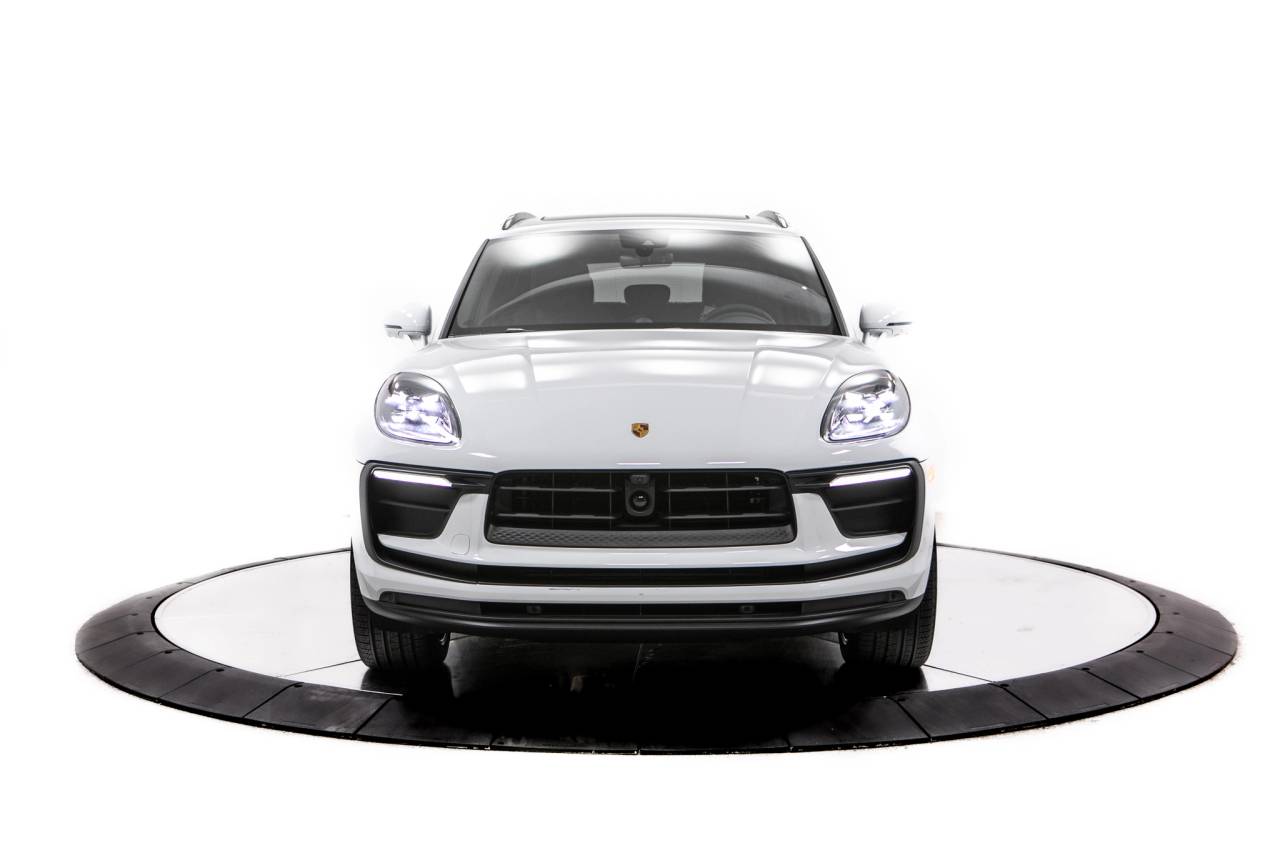 Thumbnail: 2026 Porsche Macan - 10