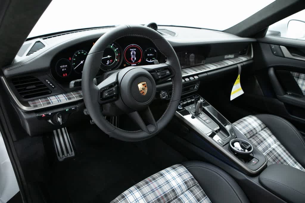 2025 Porsche 911 Turbo photo 4