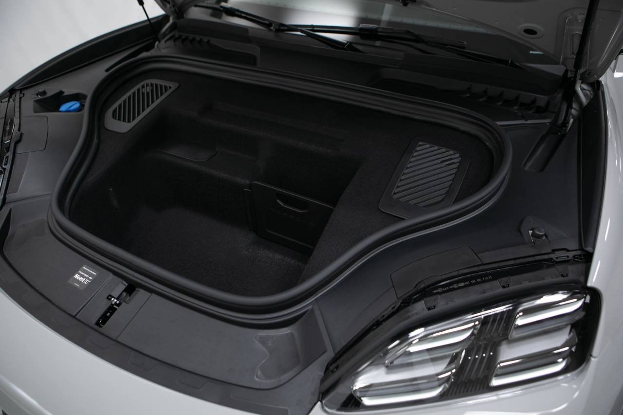 Thumbnail: 2026 Porsche Macan - 38