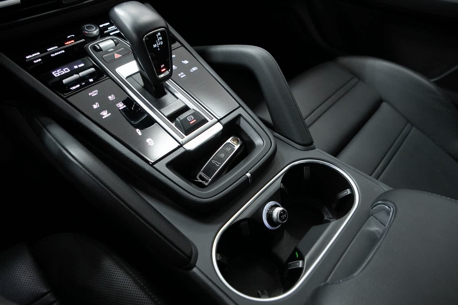 Thumbnail: 2022 Porsche Cayenne - 23