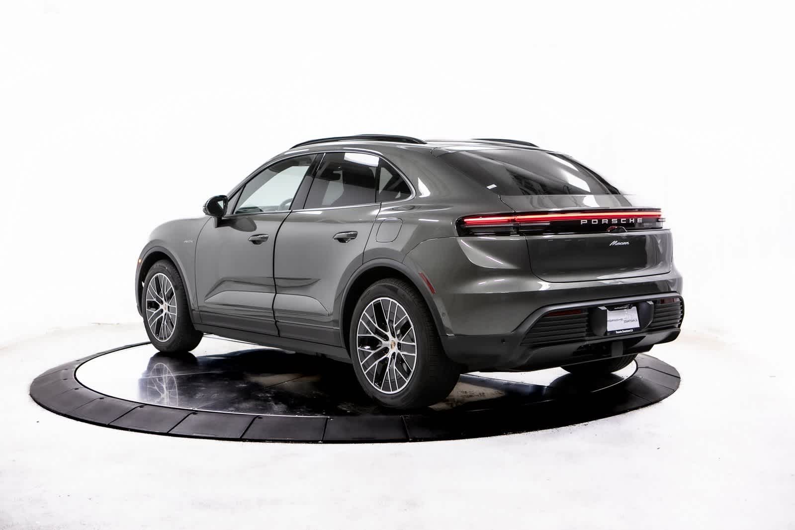 2025 Porsche Macan Electric photo 3