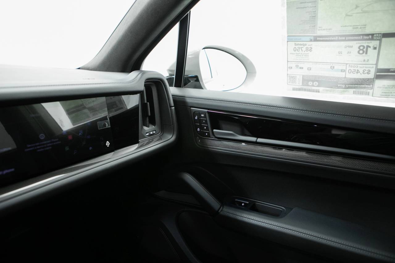 Thumbnail: 2026 Porsche Cayenne - 30