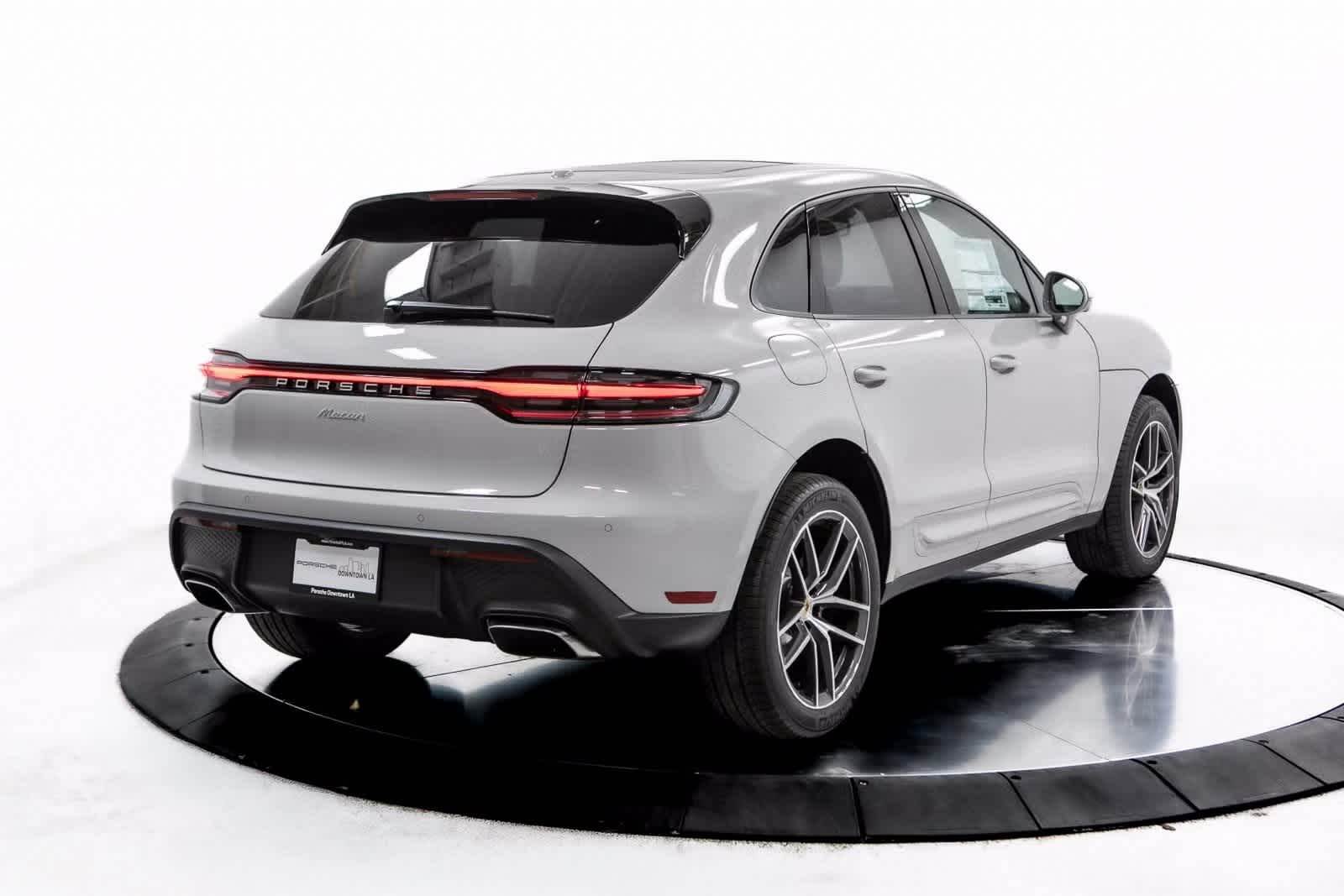 Thumbnail: 2025 Porsche Macan - 7
