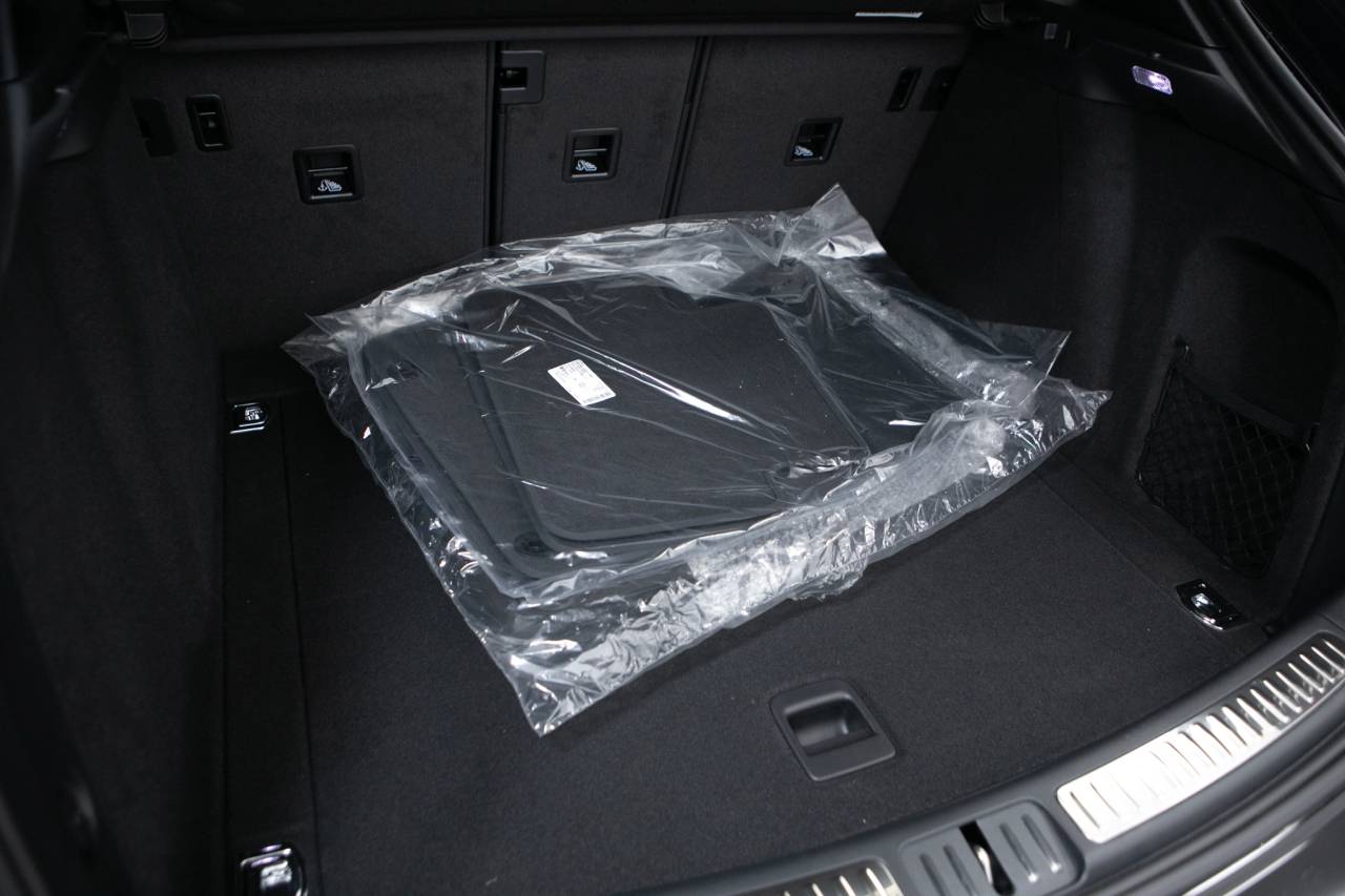 Thumbnail: 2026 Porsche Macan - 39