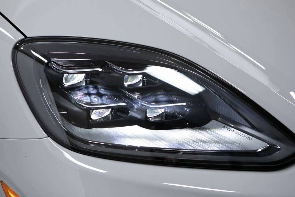 Thumbnail: 2025 Porsche  - 17
