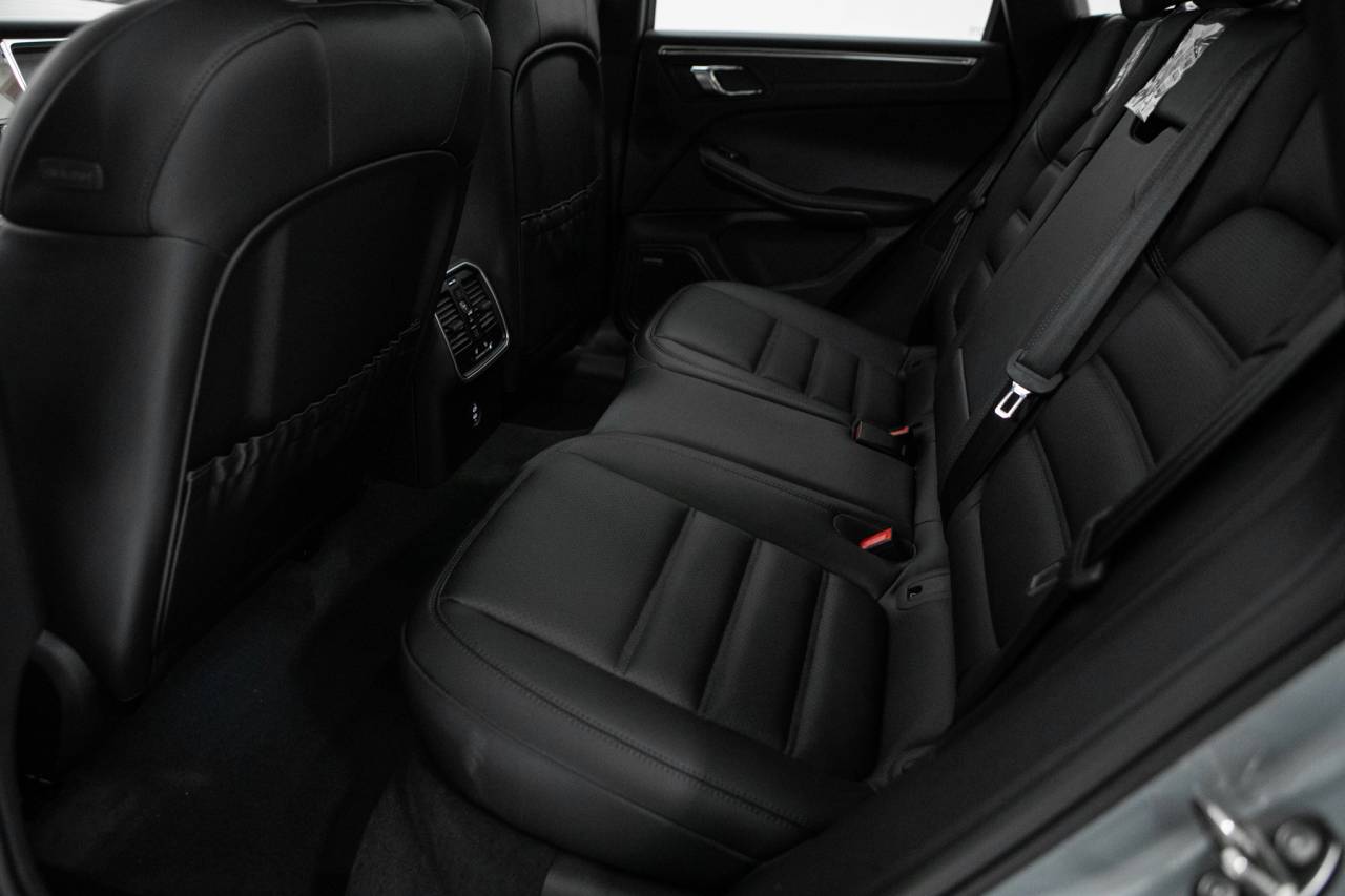 Thumbnail: 2026 Porsche Macan - 36
