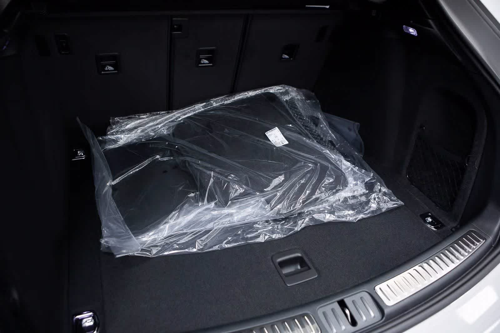 Thumbnail: 2026 Porsche Macan - 38