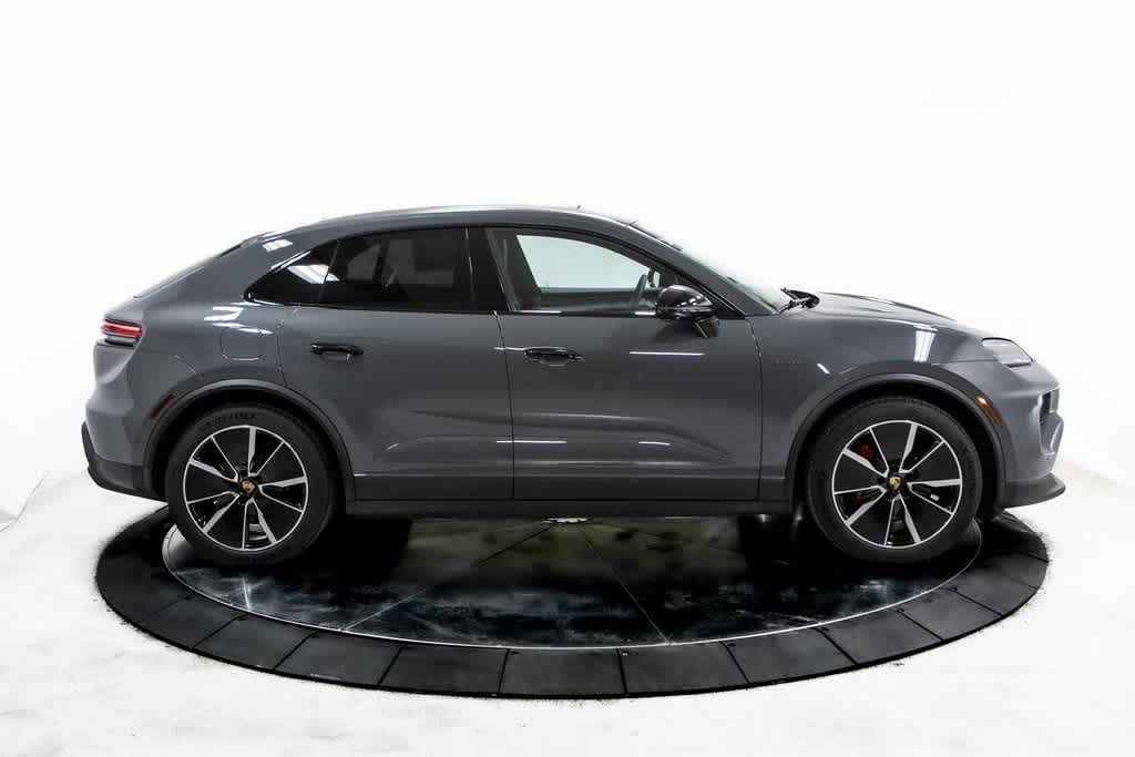 Thumbnail: 2025 Porsche Macan - 8